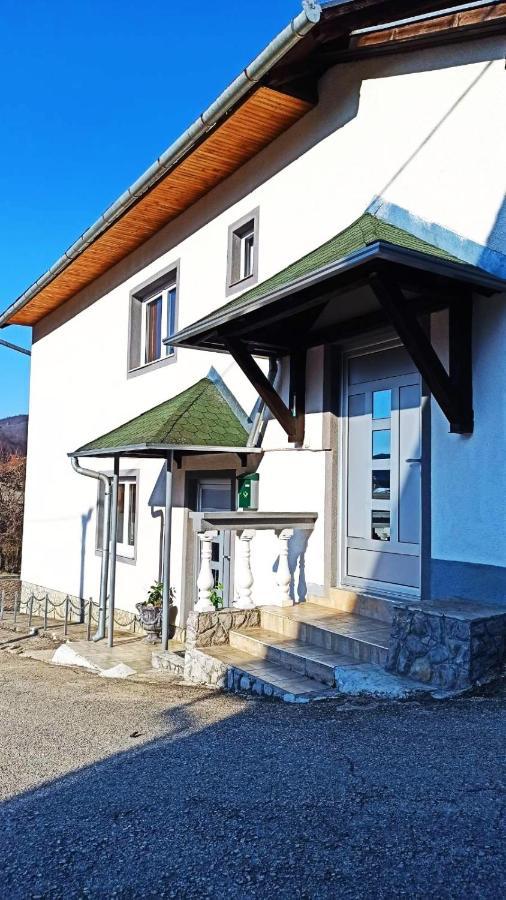 Apartman Adna Kulen Vakuf Bagian luar foto