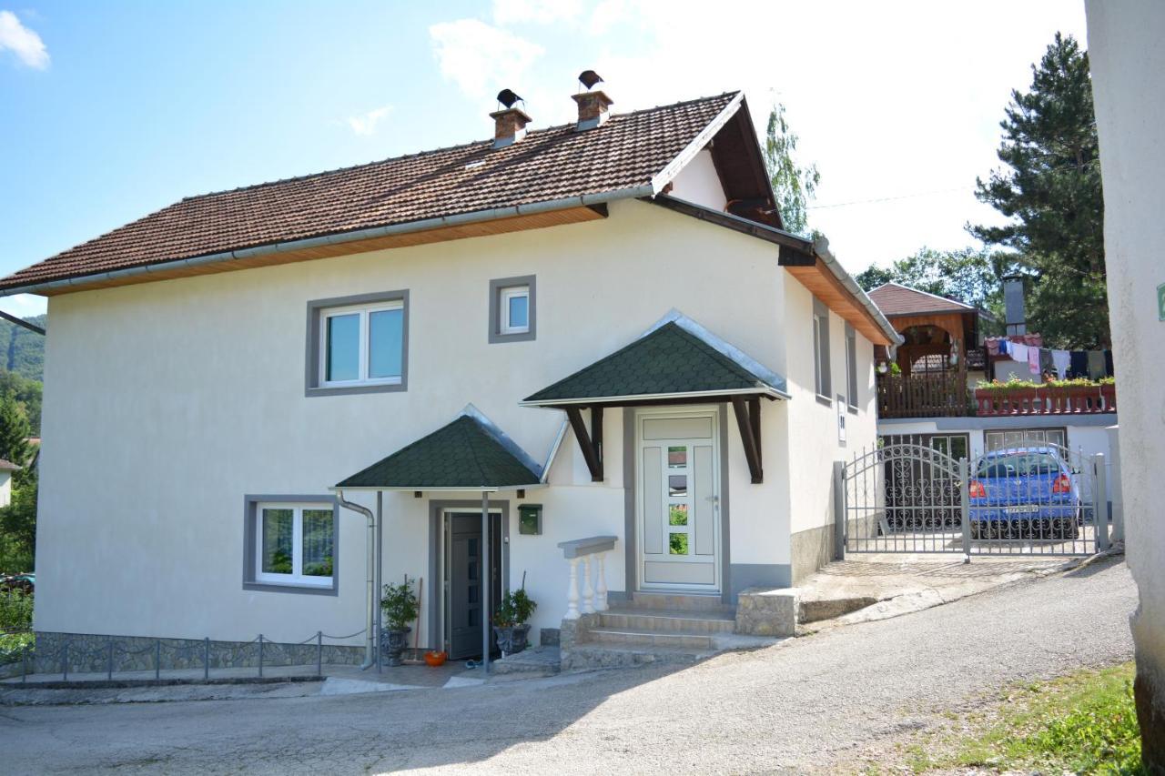 Apartman Adna Kulen Vakuf Bagian luar foto