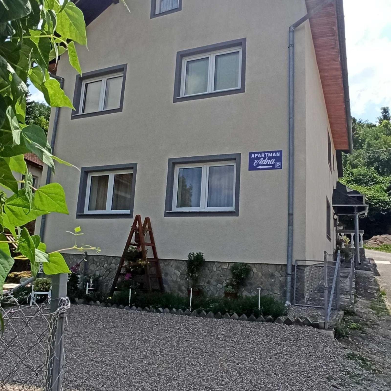 Apartman Adna Kulen Vakuf Bagian luar foto