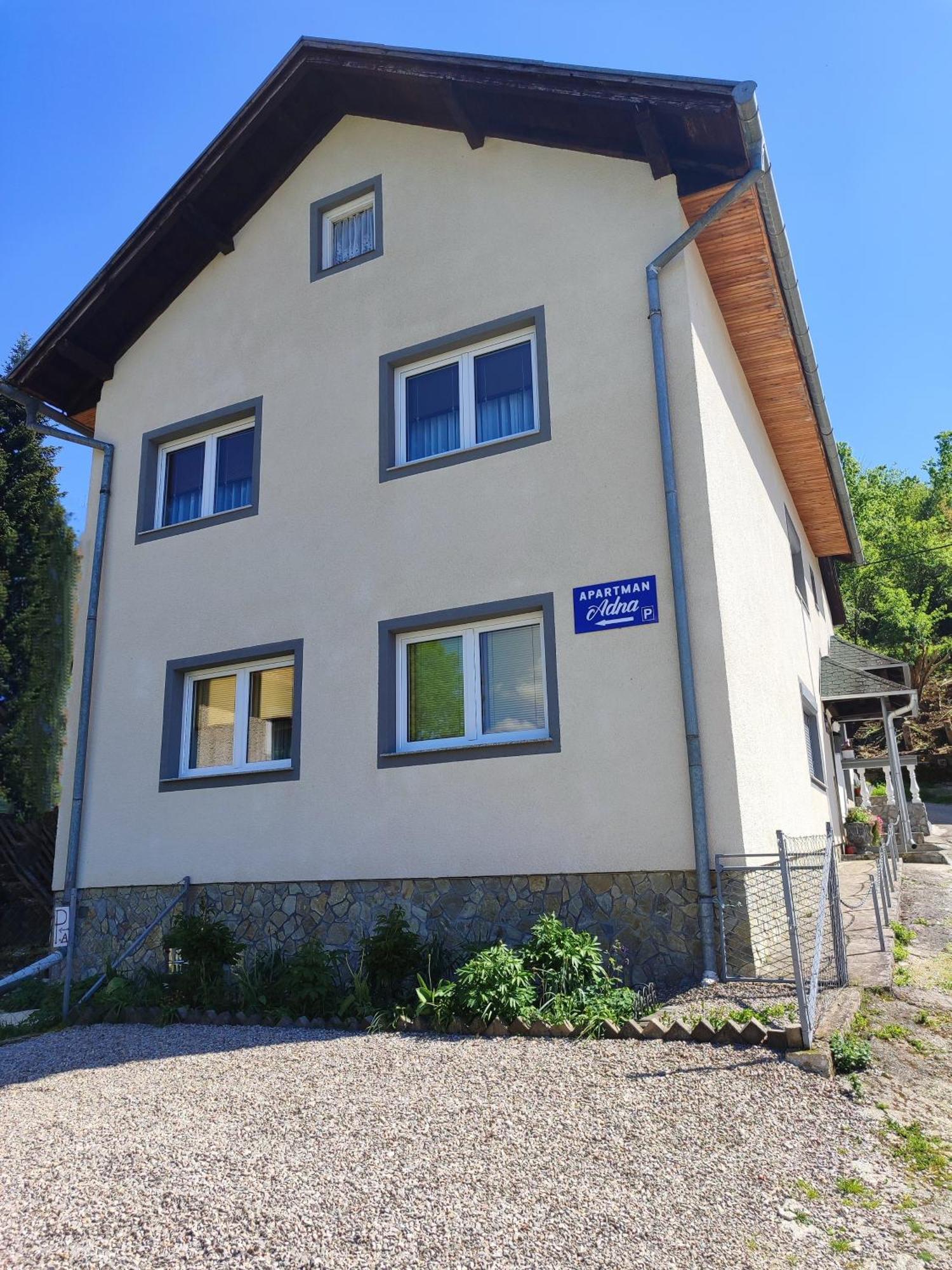 Apartman Adna Kulen Vakuf Bagian luar foto